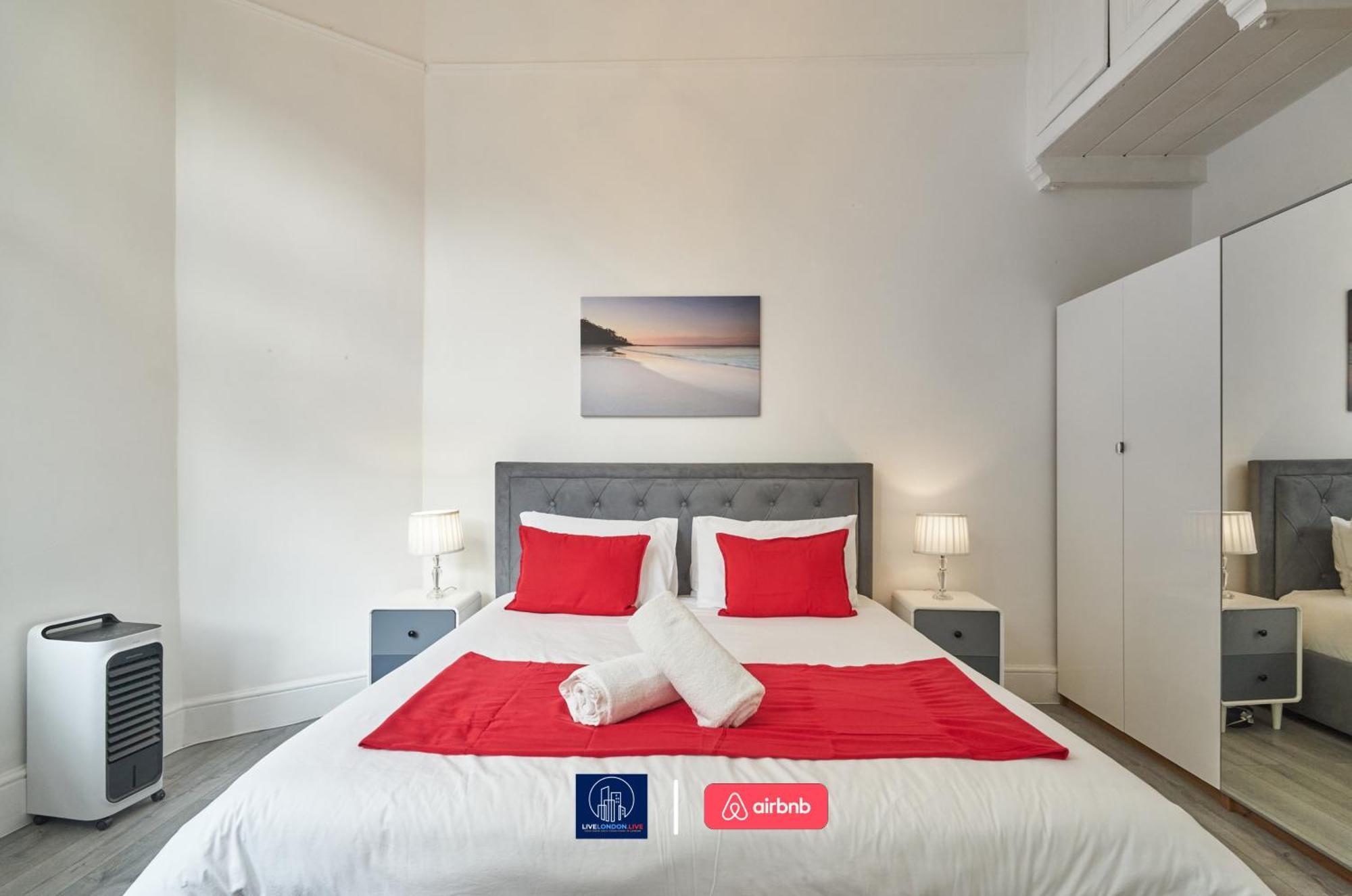 Last-Minute Specials L Sleeps Up To 4 Guests L One-Bedroom Apartment With King Bed And High Ceilings Near Camden By Live London Short Lets & Serviced Accommodation ภายนอก รูปภาพ
